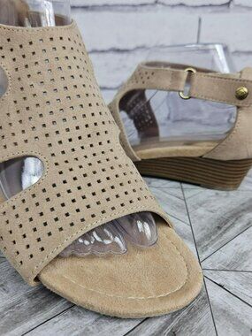 St. John's Bay Womens 8.5 M Newcastle Beige Perforated Wedge Sandals Tan Casual